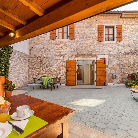 Apartment Malia Kaštelir Екстериор снимка