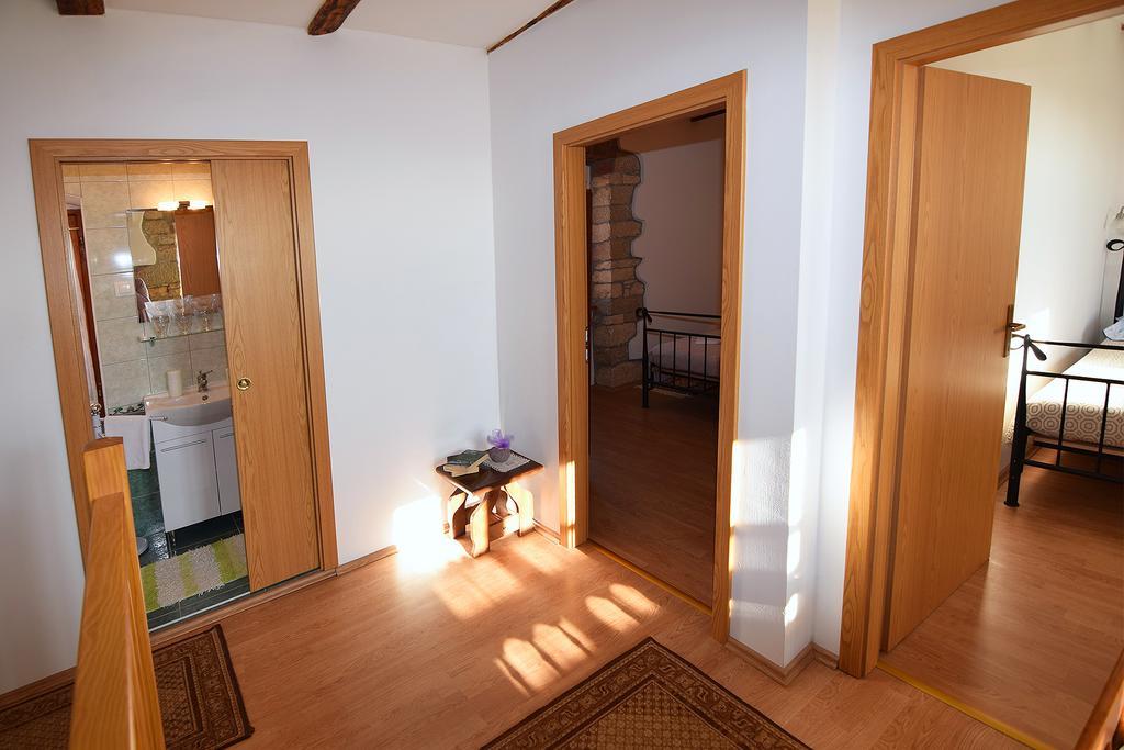 Apartment Malia Kaštelir Екстериор снимка