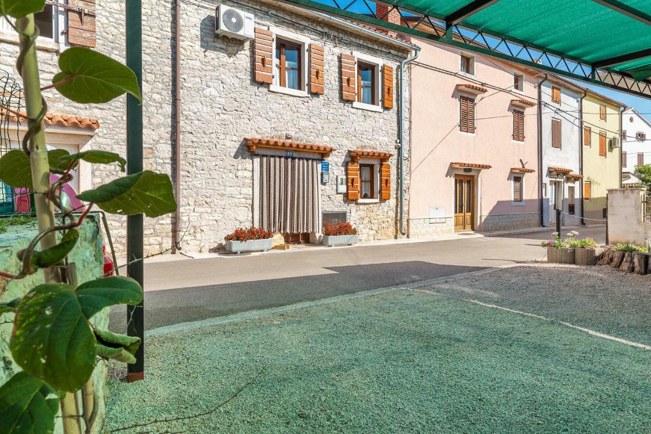 Apartment Malia Kaštelir Екстериор снимка