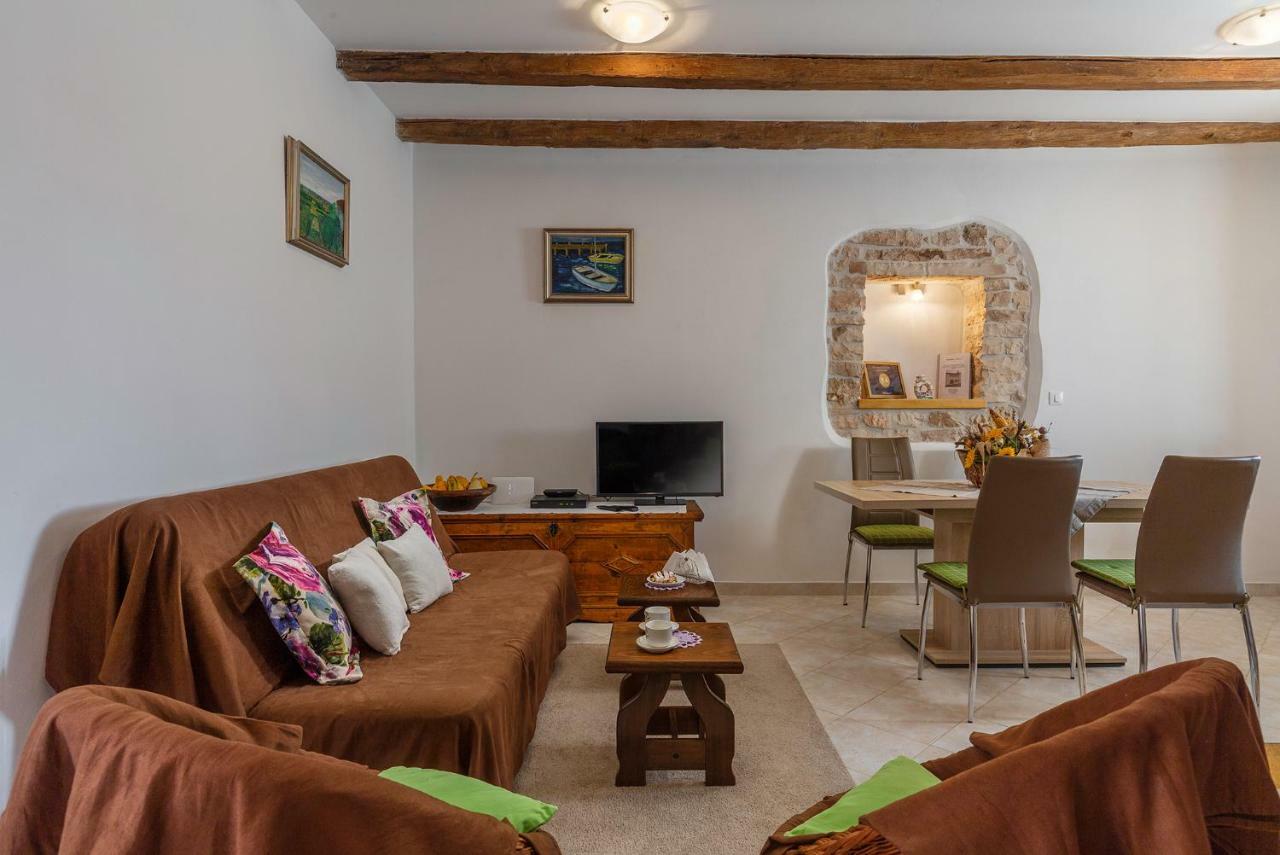 Apartment Malia Kaštelir Екстериор снимка