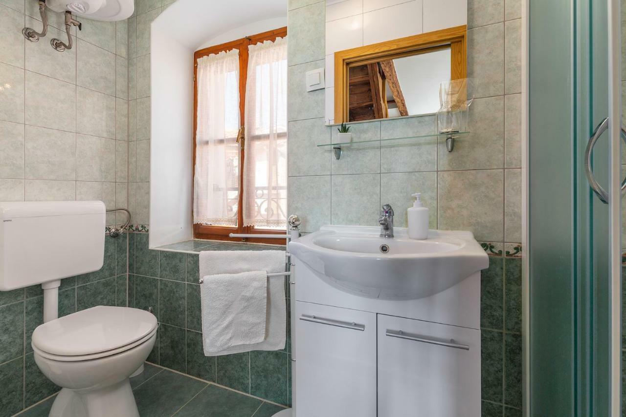 Apartment Malia Kaštelir Екстериор снимка