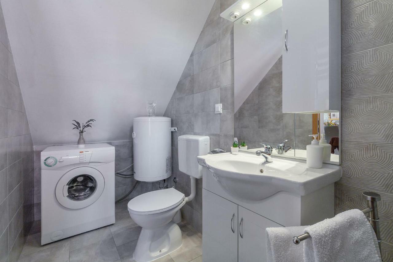 Apartment Malia Kaštelir Екстериор снимка