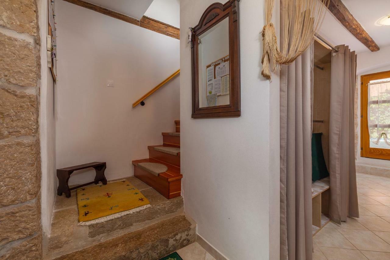 Apartment Malia Kaštelir Екстериор снимка